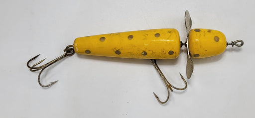 "Globe PFLUEGER WOOD YELLOW, WITH BLACK POLKA DOTS,2 HOOK 5 1/2"" LURE WITH SPINNER. Perfect for Muskie, Salmon, or other large fish.