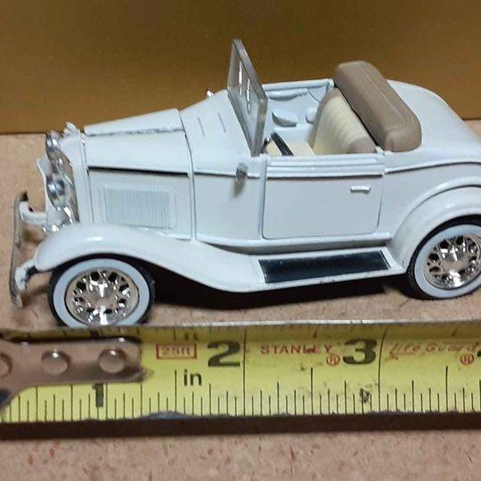 Classic Car - 1932 FORD Model A coupe convertible model car