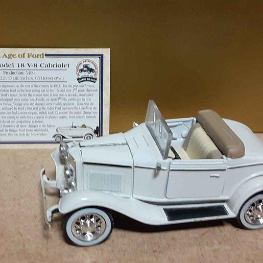 Classic Car - 1932 FORD Model A coupe convertible model car