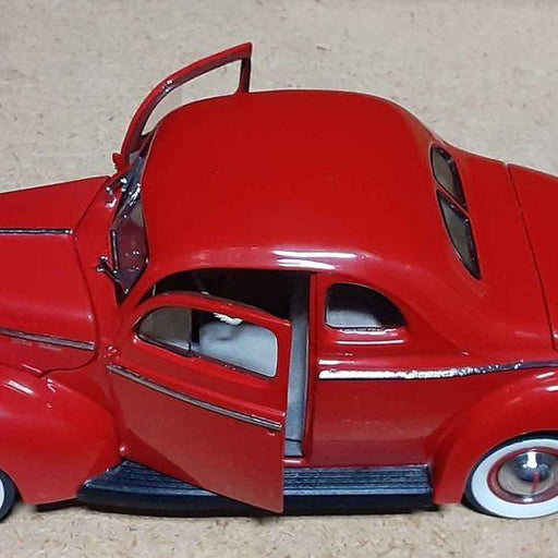 Classic Car - 1940  style FORD Deluxe coupe Model car
