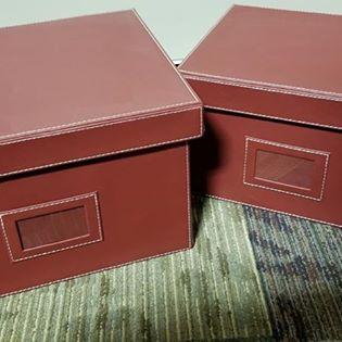 Box - 2 Decorative red storage boxes