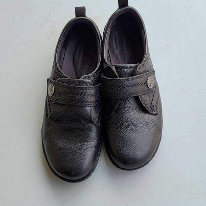 Shoes - Clarks size 6W Dress Shoes