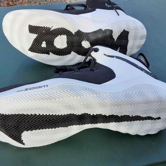 Shoes - Zoom Rev II Shoes Like New size 9